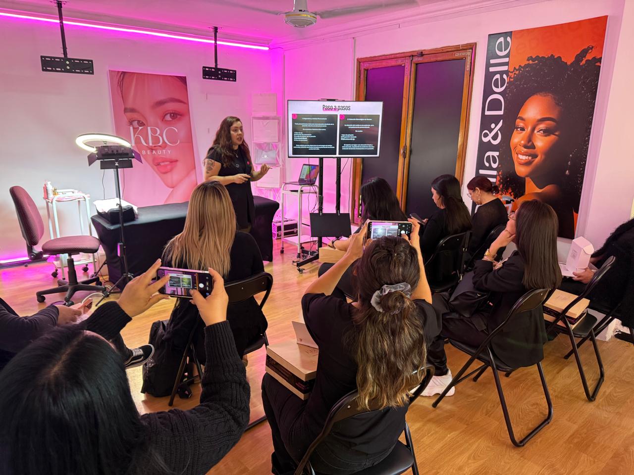 Curso Brow Lamination + Henna de Cejas + Spa de Cejas · Método Exclusivo Della & Delle + Clione · Online y Presencial · Chile