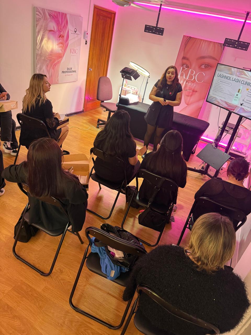 Curso Brow Lamination + Henna de Cejas + Spa de Cejas · Método Exclusivo Della & Delle + Clione · Online y Presencial · Chile