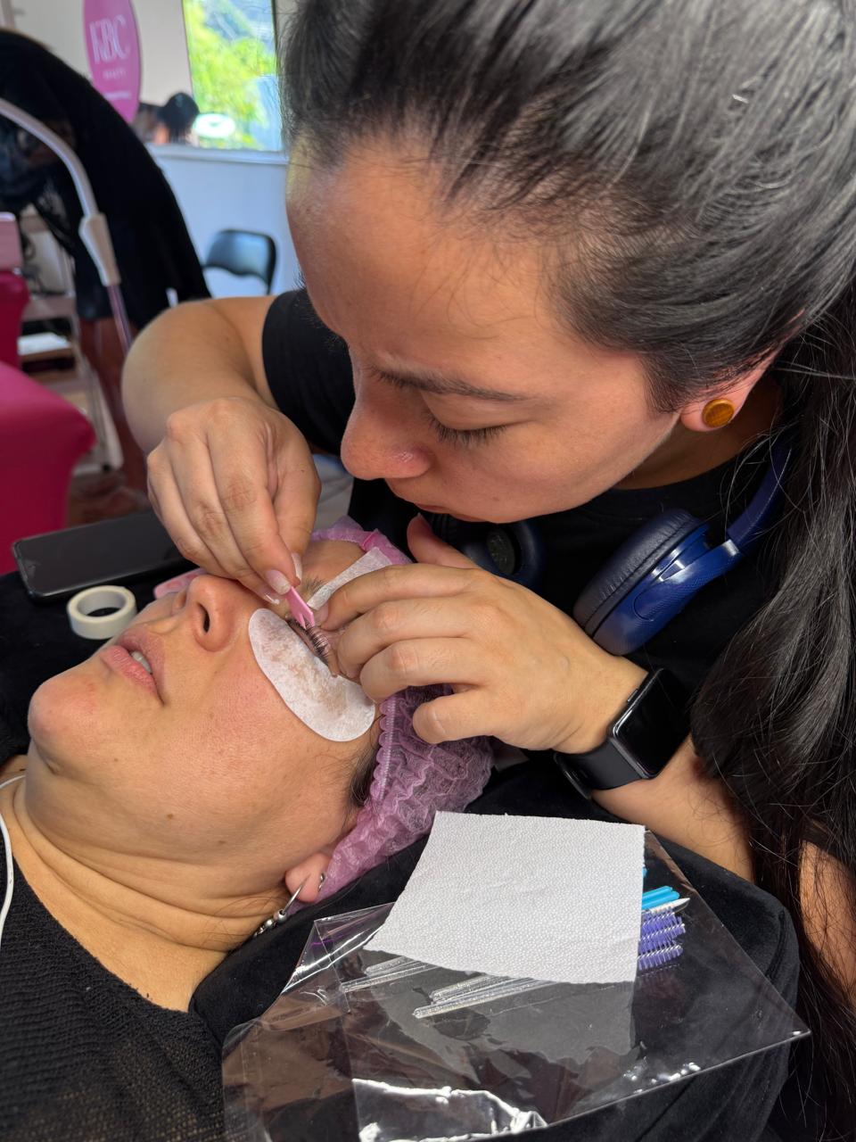 Curso Brow Lamination + Henna de Cejas + Spa de Cejas · Método Exclusivo Della & Delle + Clione · Online y Presencial · Chile