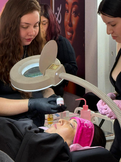 Curso Brow Lamination + Henna de Cejas + Spa de Cejas · Método Exclusivo Della & Delle + Clione · Online y Presencial · Chile